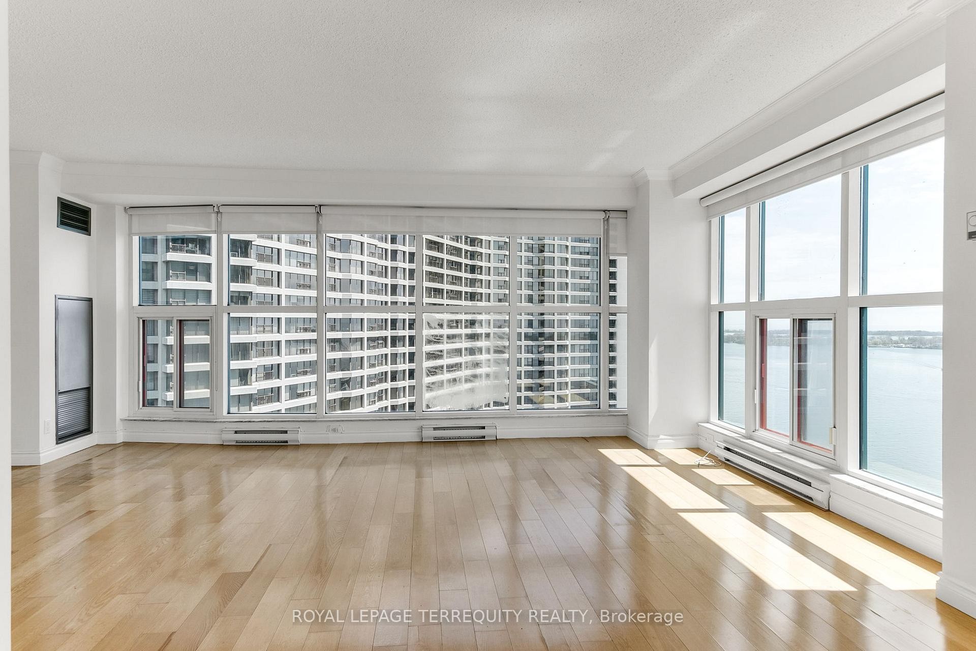 2707-77 Harbour Square, Toronto, ON - Indoor Photo Showing Other Room