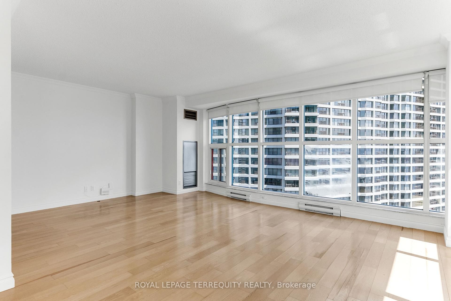 2707-77 Harbour Square, Toronto, ON - Indoor Photo Showing Other Room