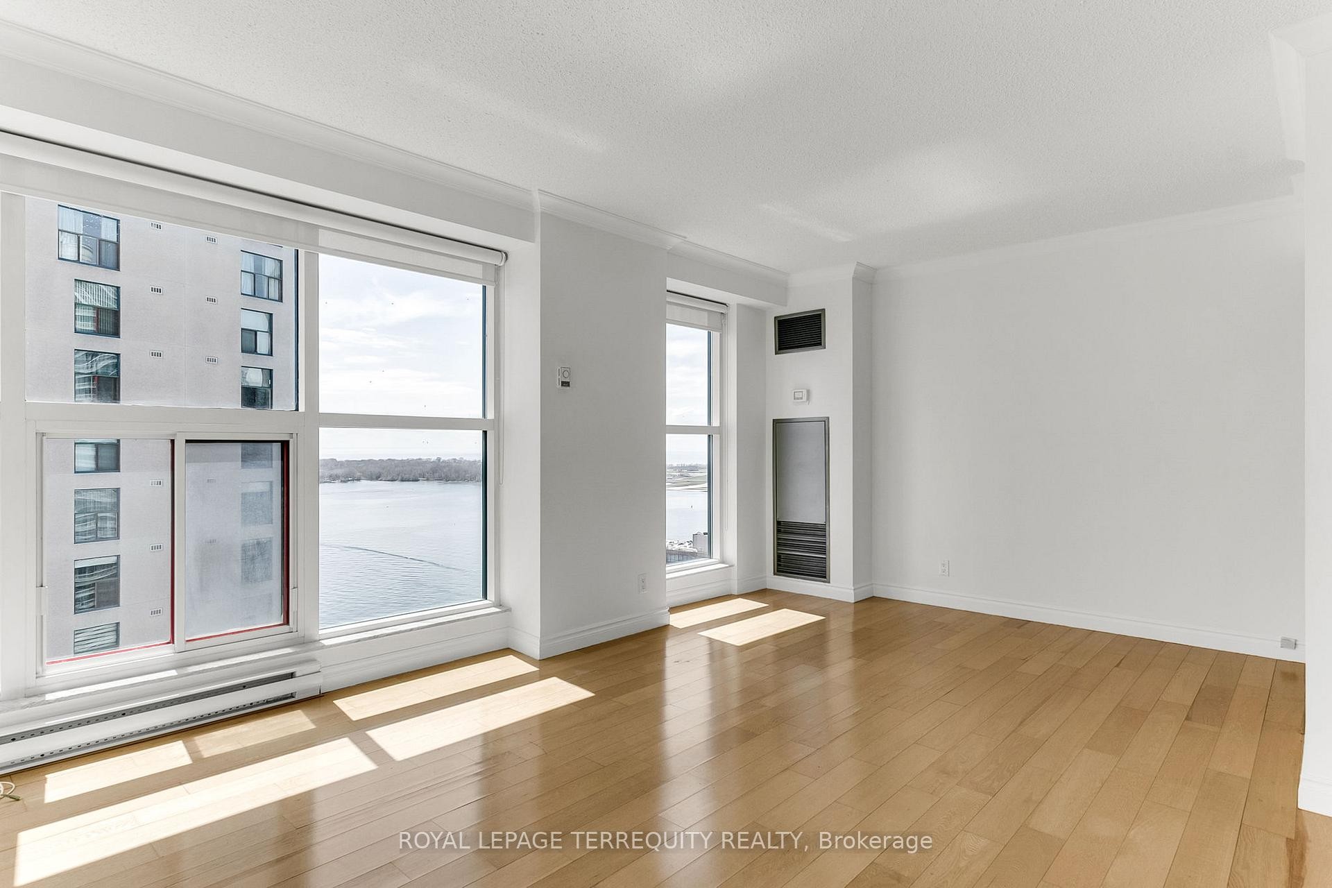 2707-77 Harbour Square, Toronto, ON - Indoor Photo Showing Other Room