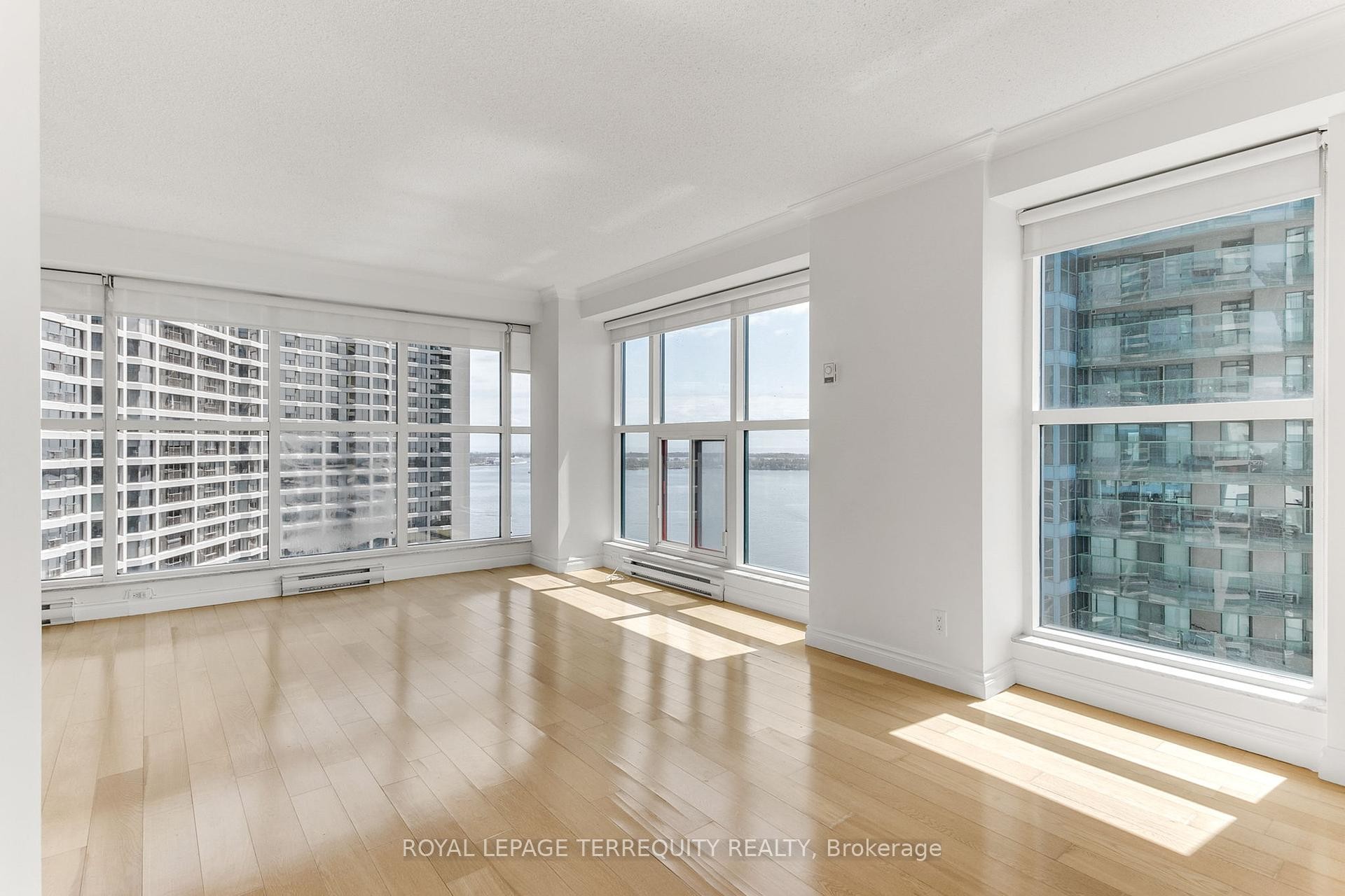 2707-77 Harbour Square, Toronto, ON - Indoor Photo Showing Other Room