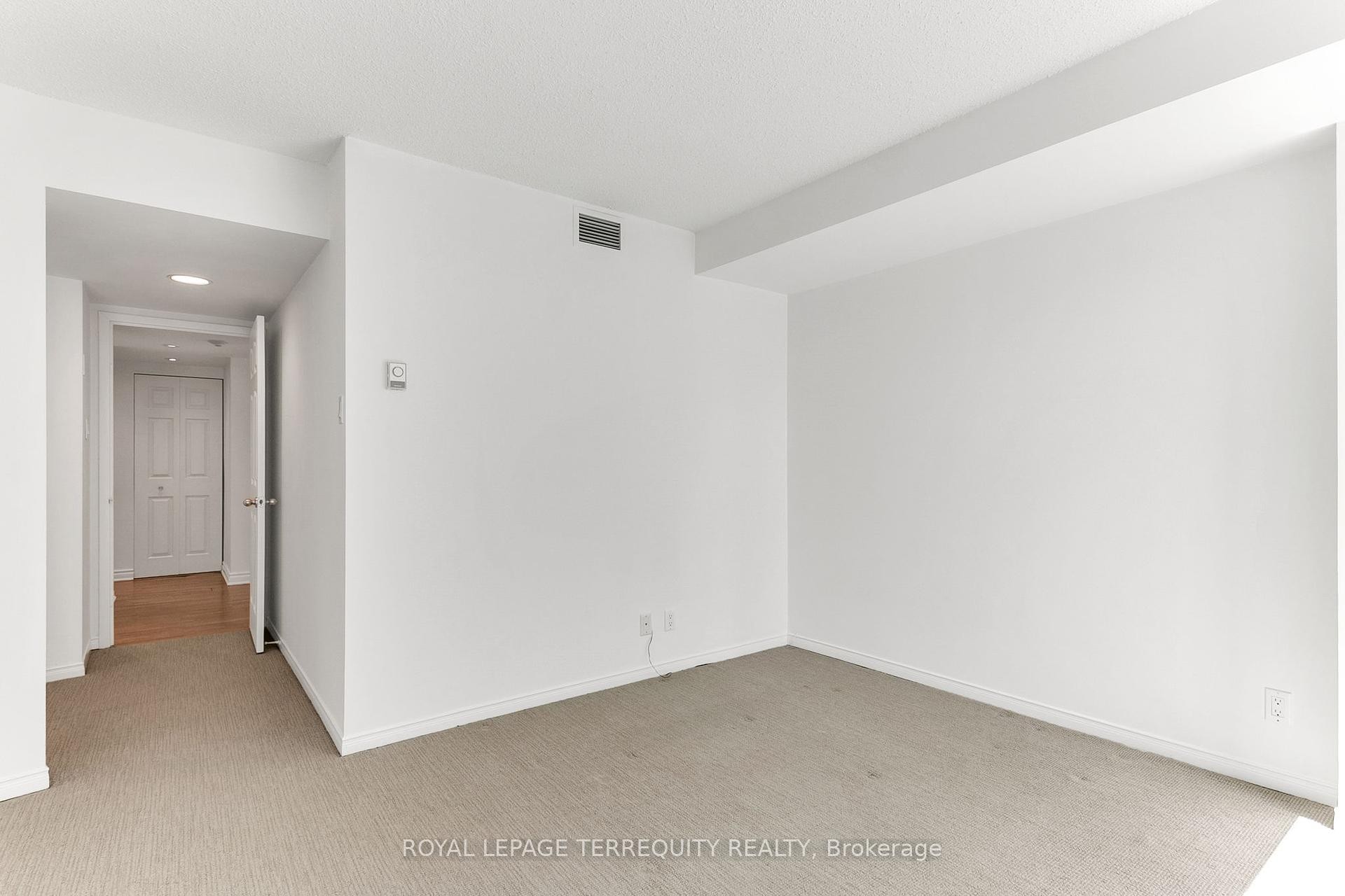 2707-77 Harbour Square, Toronto, ON - Indoor Photo Showing Other Room