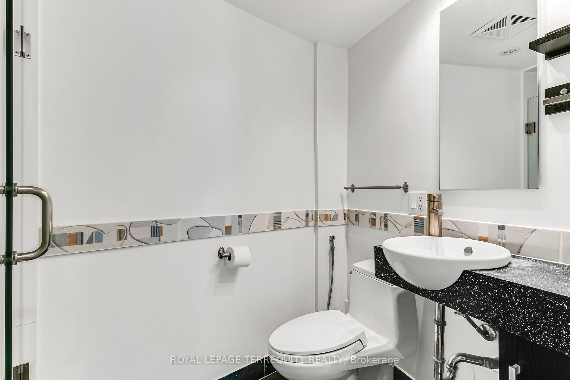 2707-77 Harbour Square, Toronto, ON - Indoor Photo Showing Bathroom