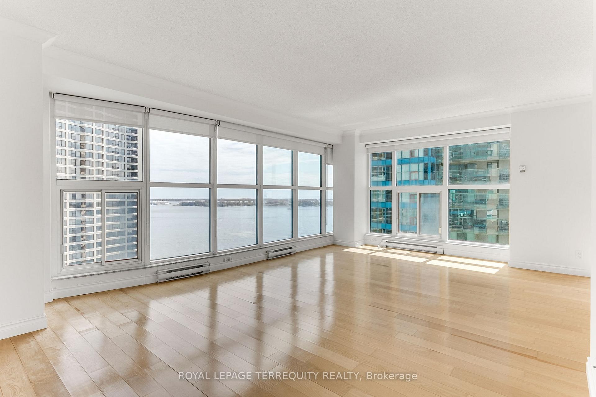 2707-77 Harbour Square, Toronto, ON - Indoor Photo Showing Other Room