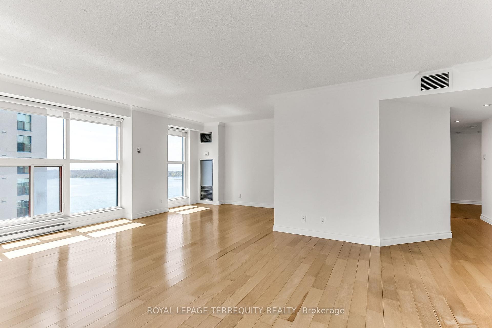 2707-77 Harbour Square, Toronto, ON - Indoor Photo Showing Other Room