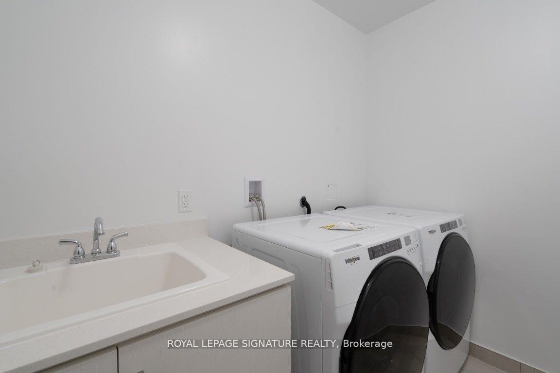 Uph03-5180 Yonge Street, Toronto, ON - Indoor Photo Showing Laundry Room