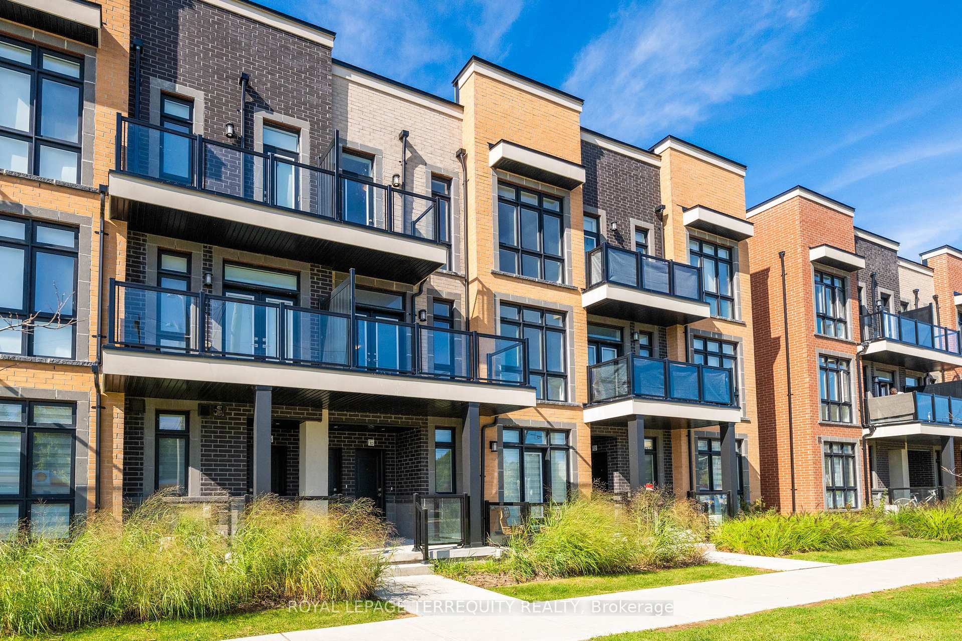 9-12860 Yonge Street, Richmond Hill, ON - Outdoor