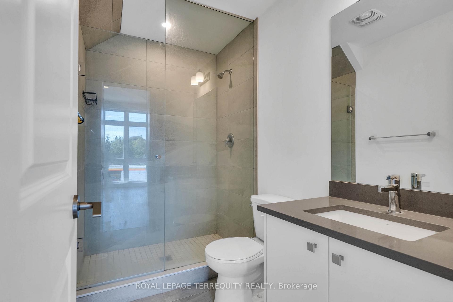 9-12860 Yonge Street, Richmond Hill, ON - Indoor Photo Showing Bathroom