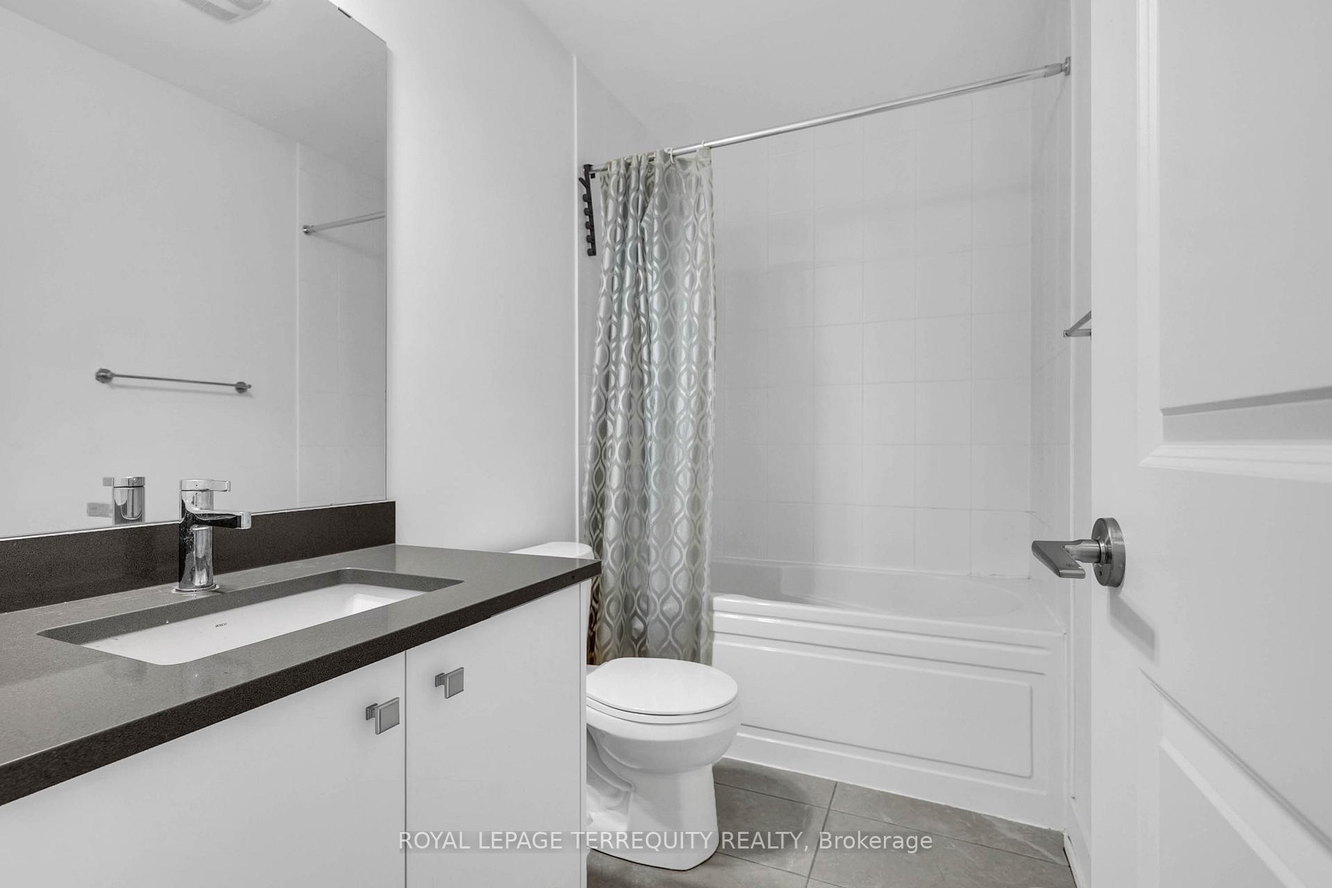 9-12860 Yonge Street, Richmond Hill, ON - Indoor Photo Showing Other Room