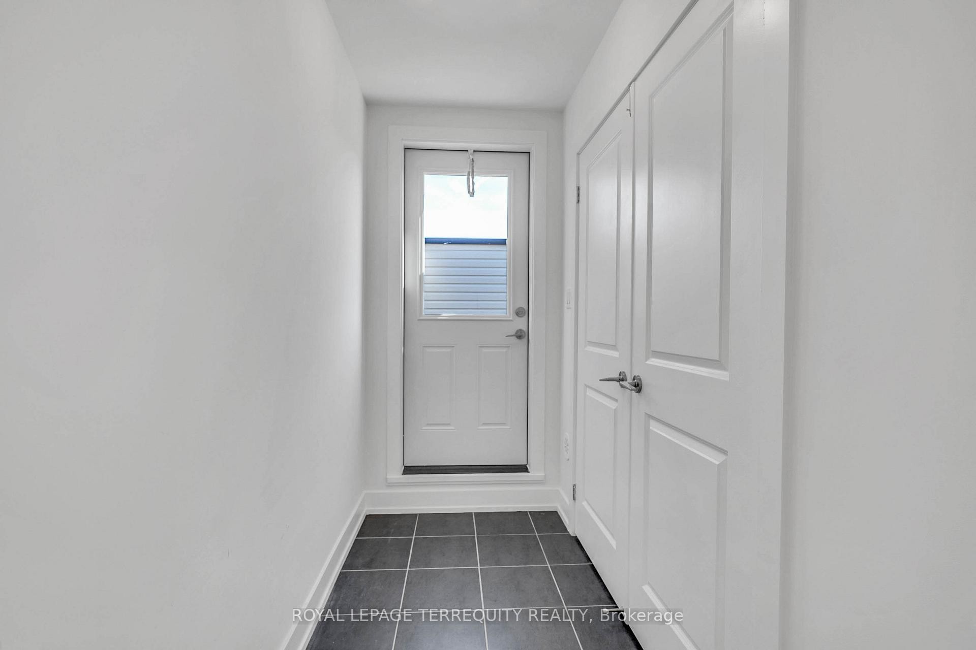 9-12860 Yonge Street, Richmond Hill, ON - Indoor