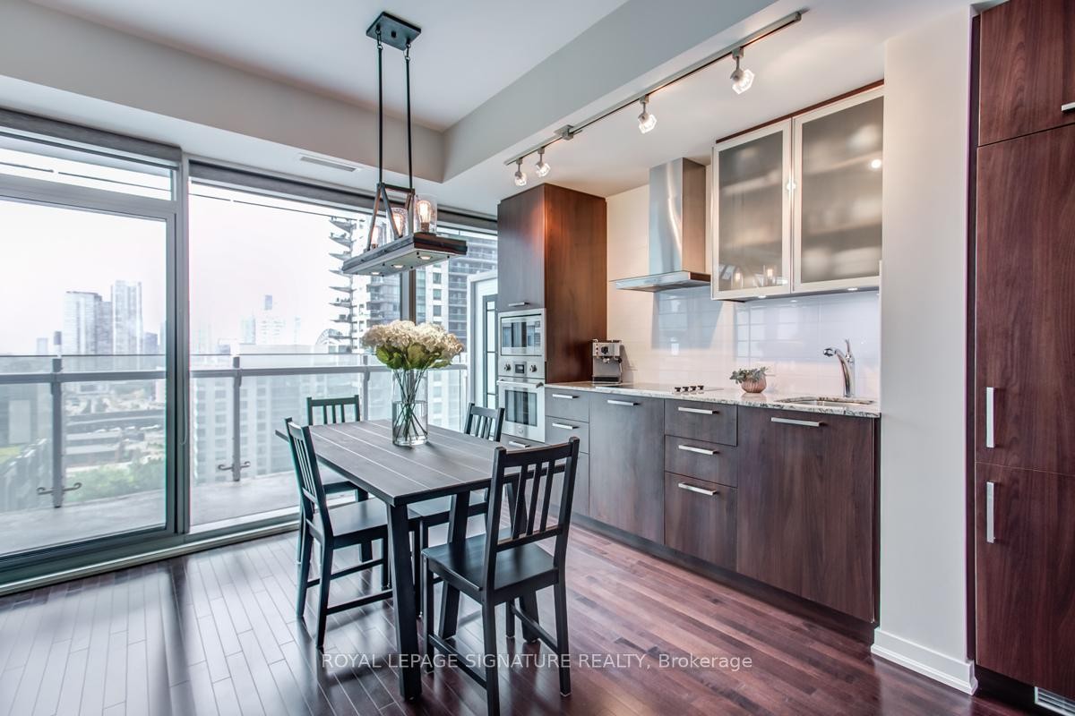 1507-14 York Street, Toronto, ON - Indoor