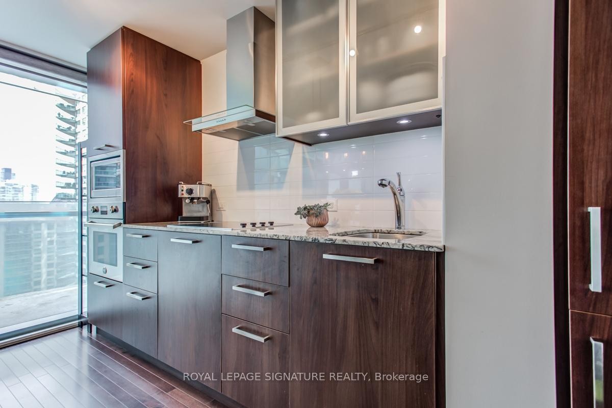 1507-14 York Street, Toronto, ON - Indoor