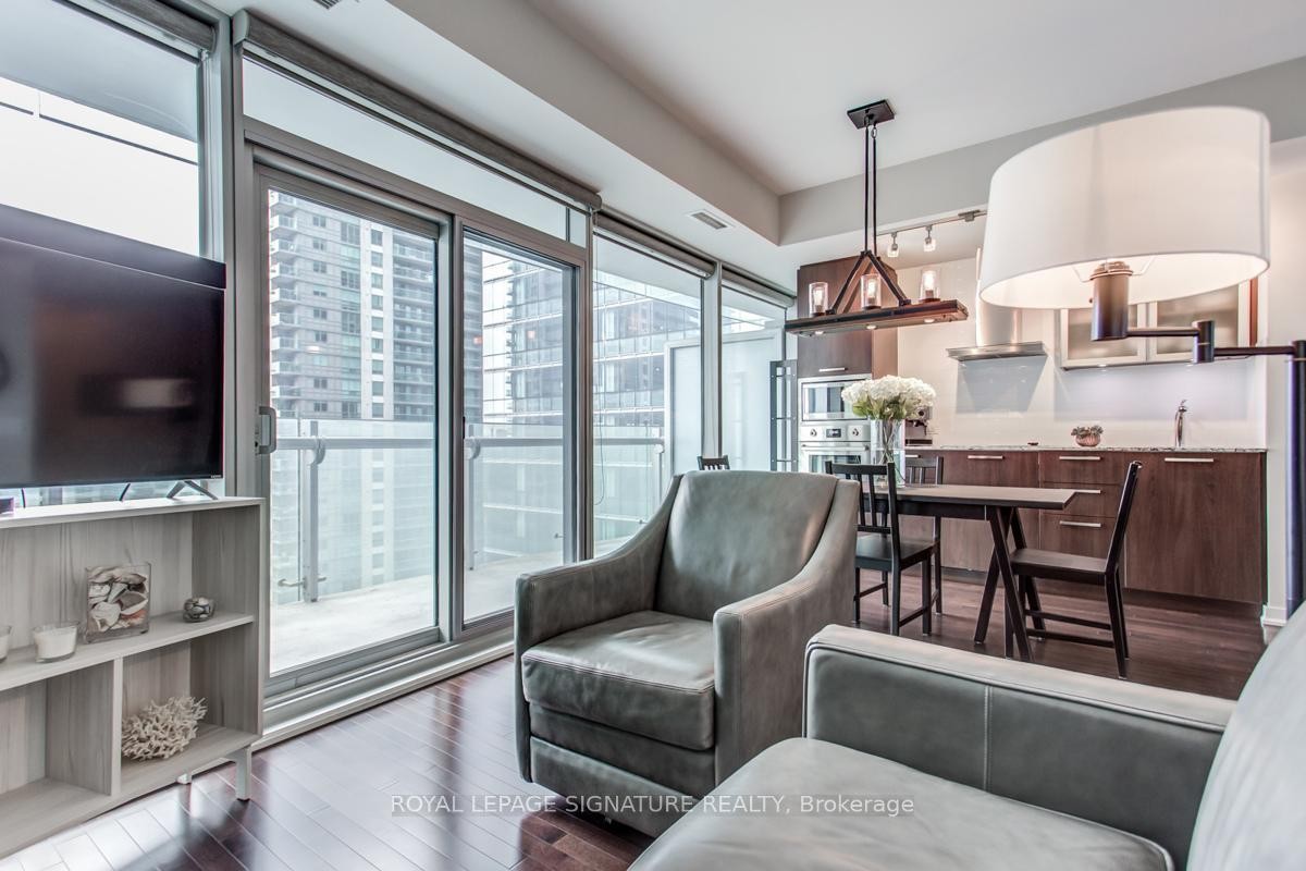 1507-14 York Street, Toronto, ON - Indoor