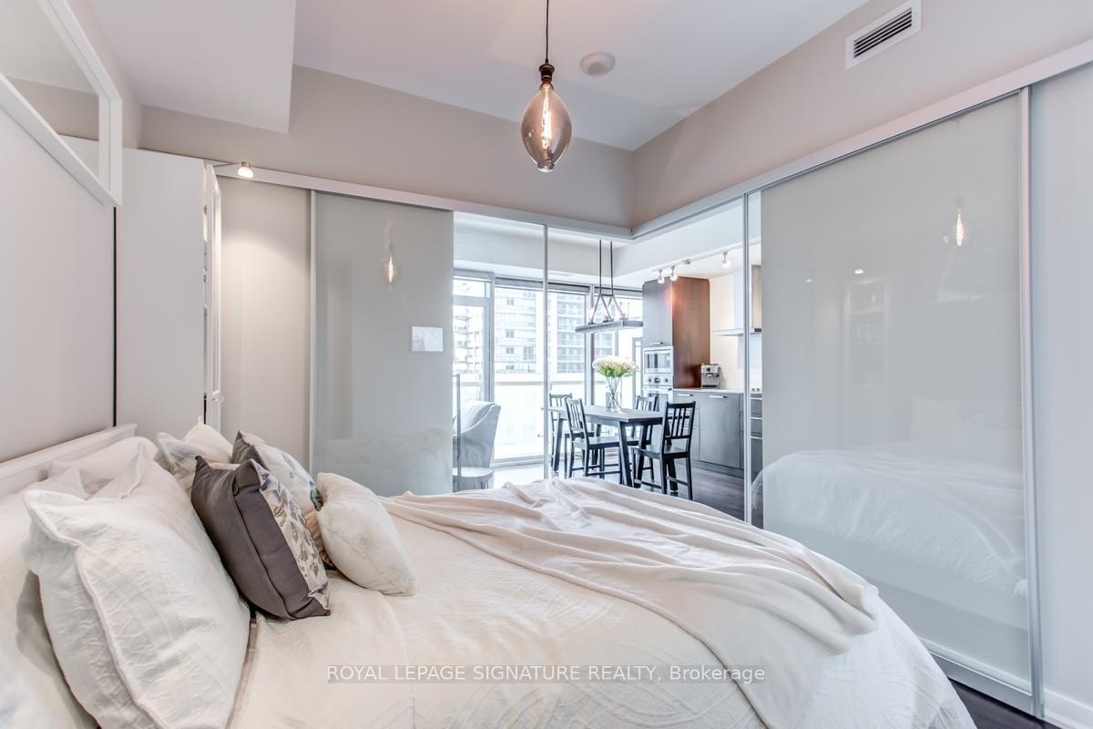 1507-14 York Street, Toronto, ON - Indoor Photo Showing Bedroom
