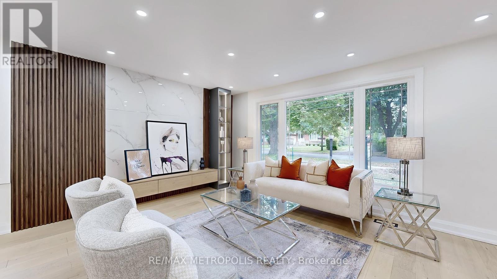 81 Sedgemount Drive, Toronto, ON - Indoor Photo Showing Living Room