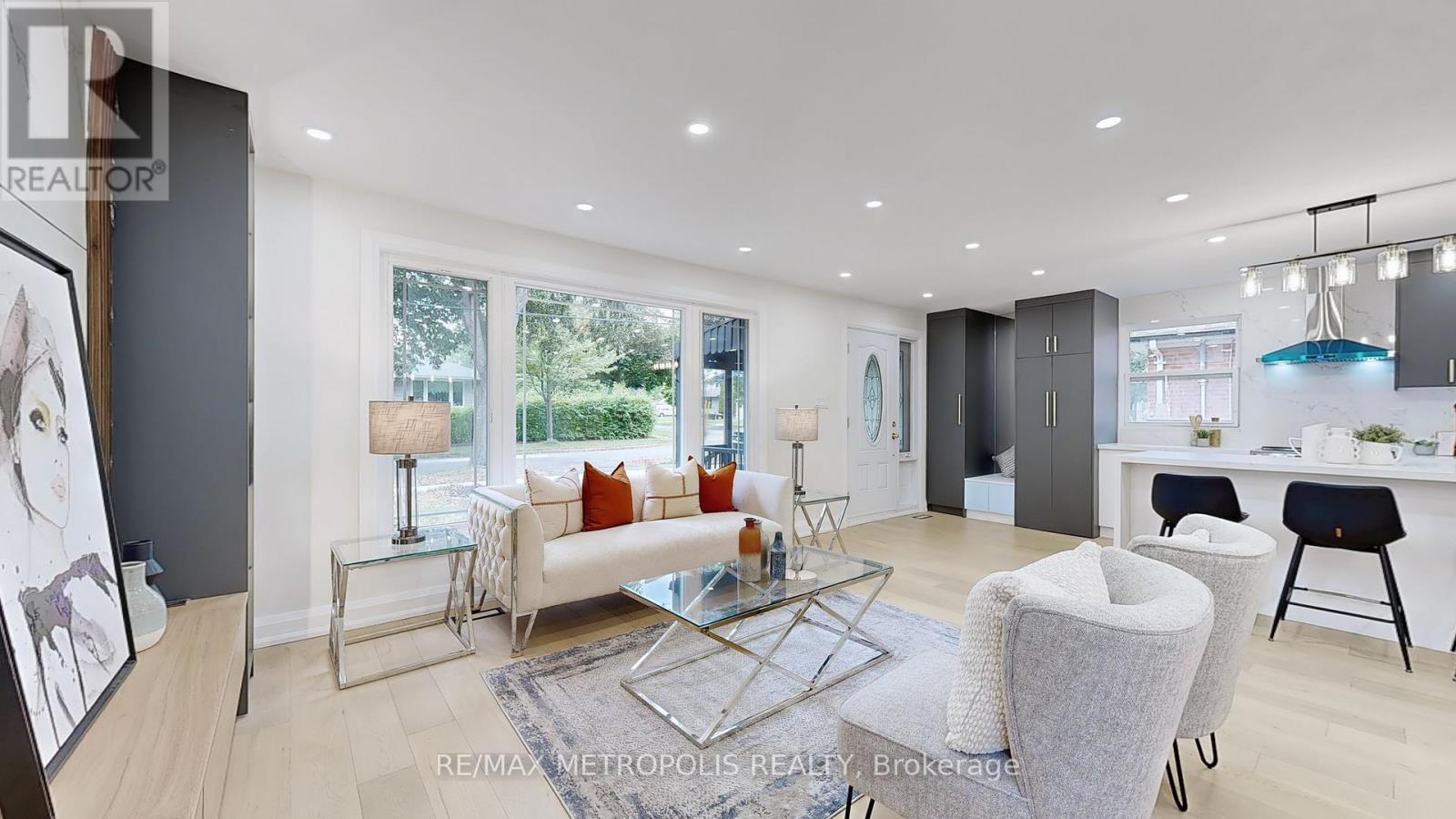 81 Sedgemount Drive, Toronto, ON - Indoor Photo Showing Living Room