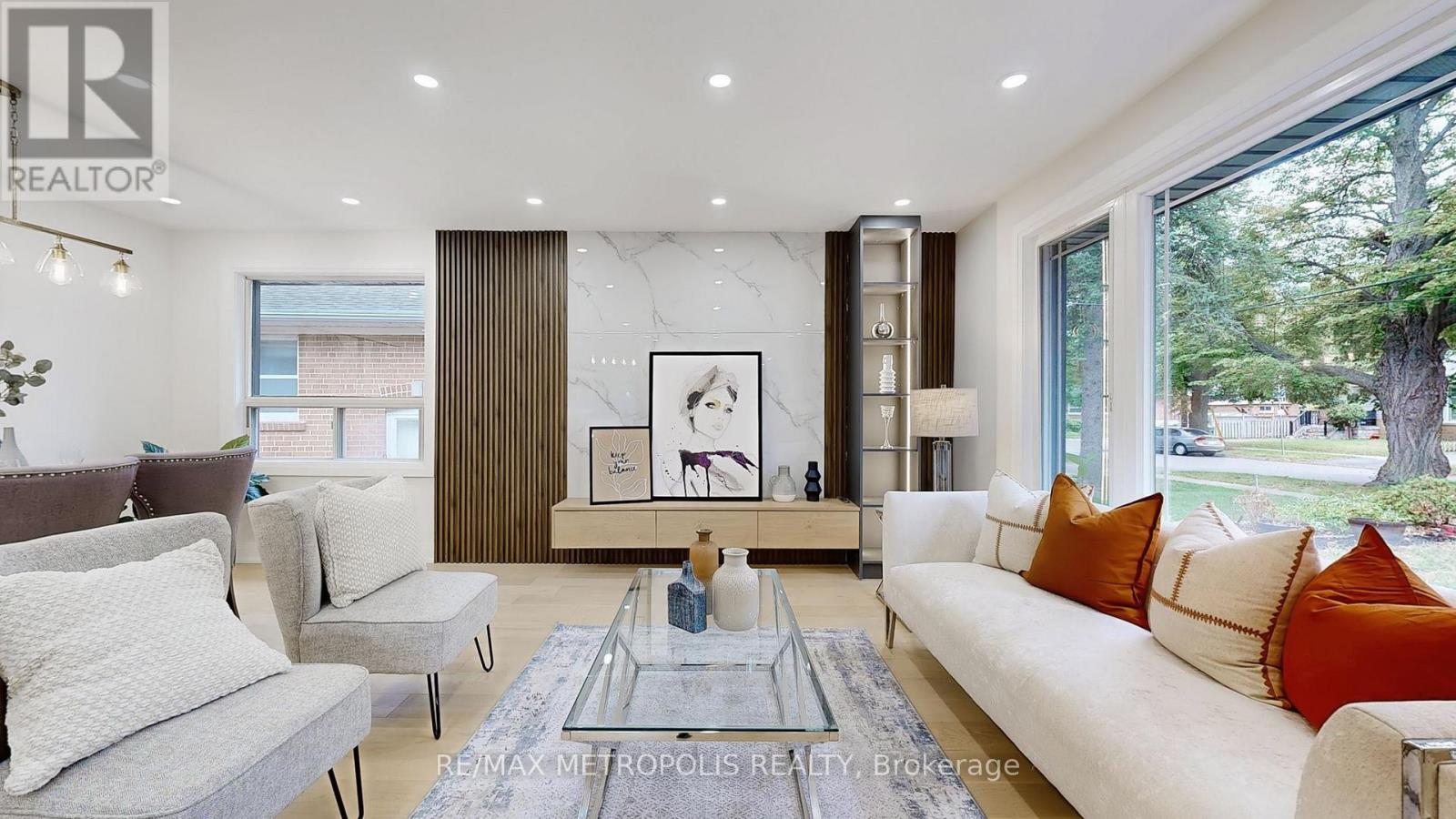 81 Sedgemount Drive, Toronto, ON - Indoor Photo Showing Living Room