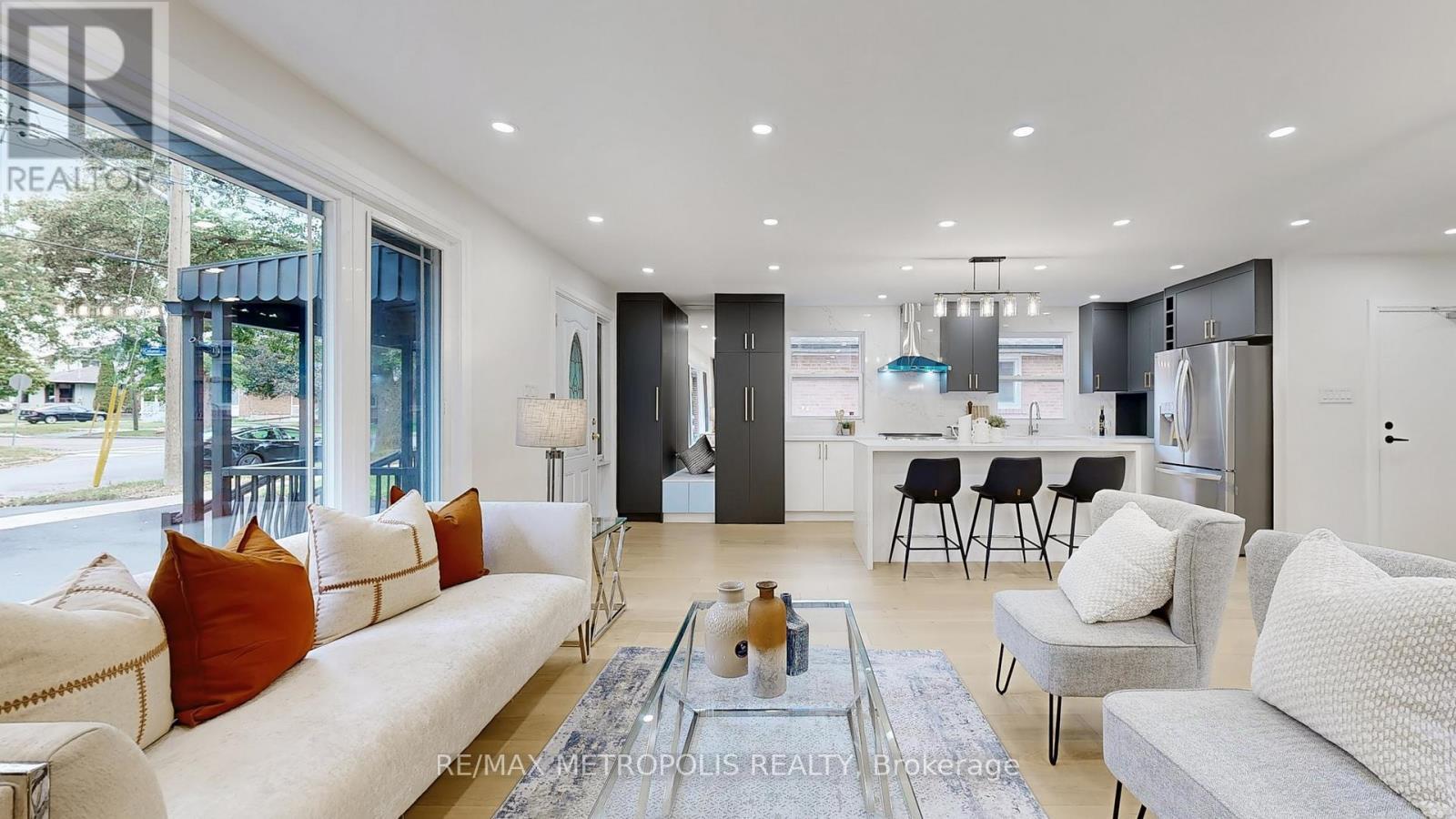 81 Sedgemount Drive, Toronto, ON - Indoor Photo Showing Living Room
