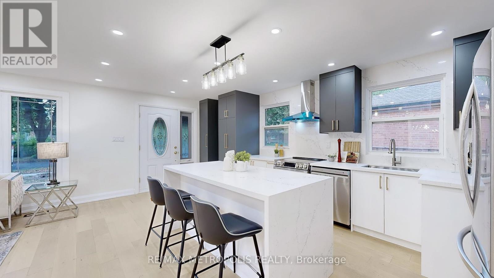 81 Sedgemount Drive, Toronto, ON - Indoor Photo Showing Kitchen With Upgraded Kitchen