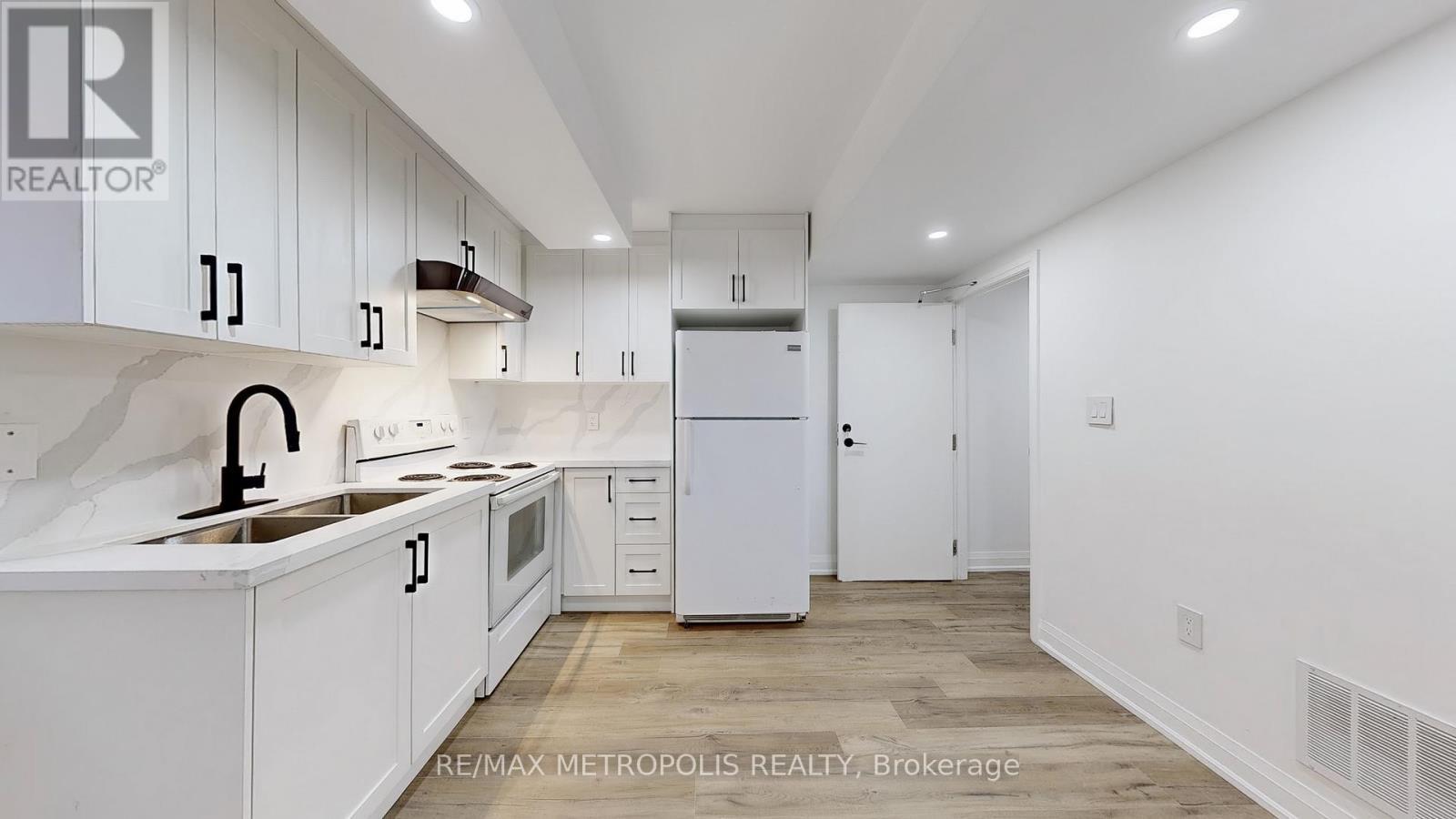 81 Sedgemount Drive, Toronto, ON - Indoor Photo Showing Kitchen With Double Sink