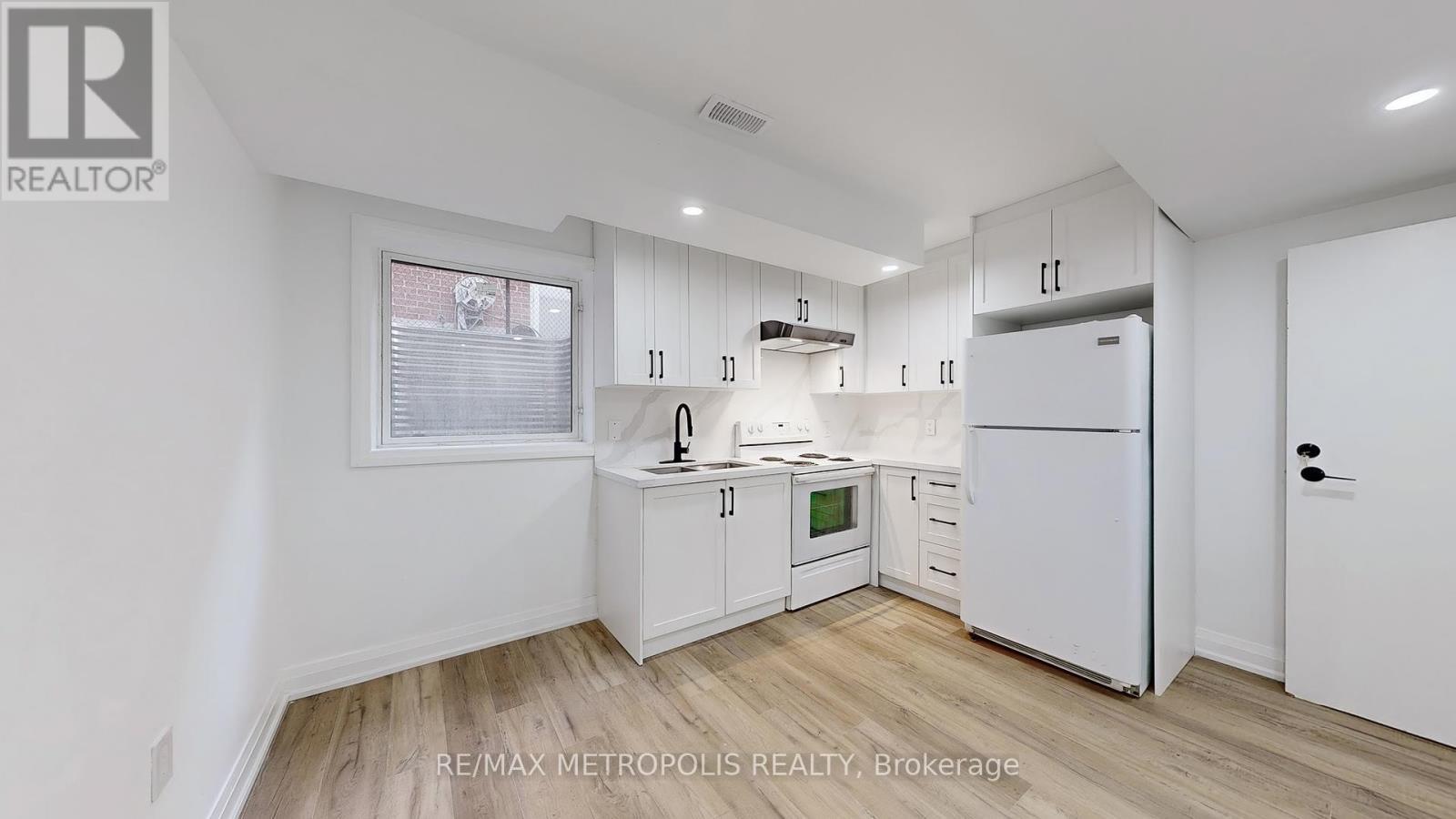 81 Sedgemount Drive, Toronto, ON - Indoor Photo Showing Kitchen