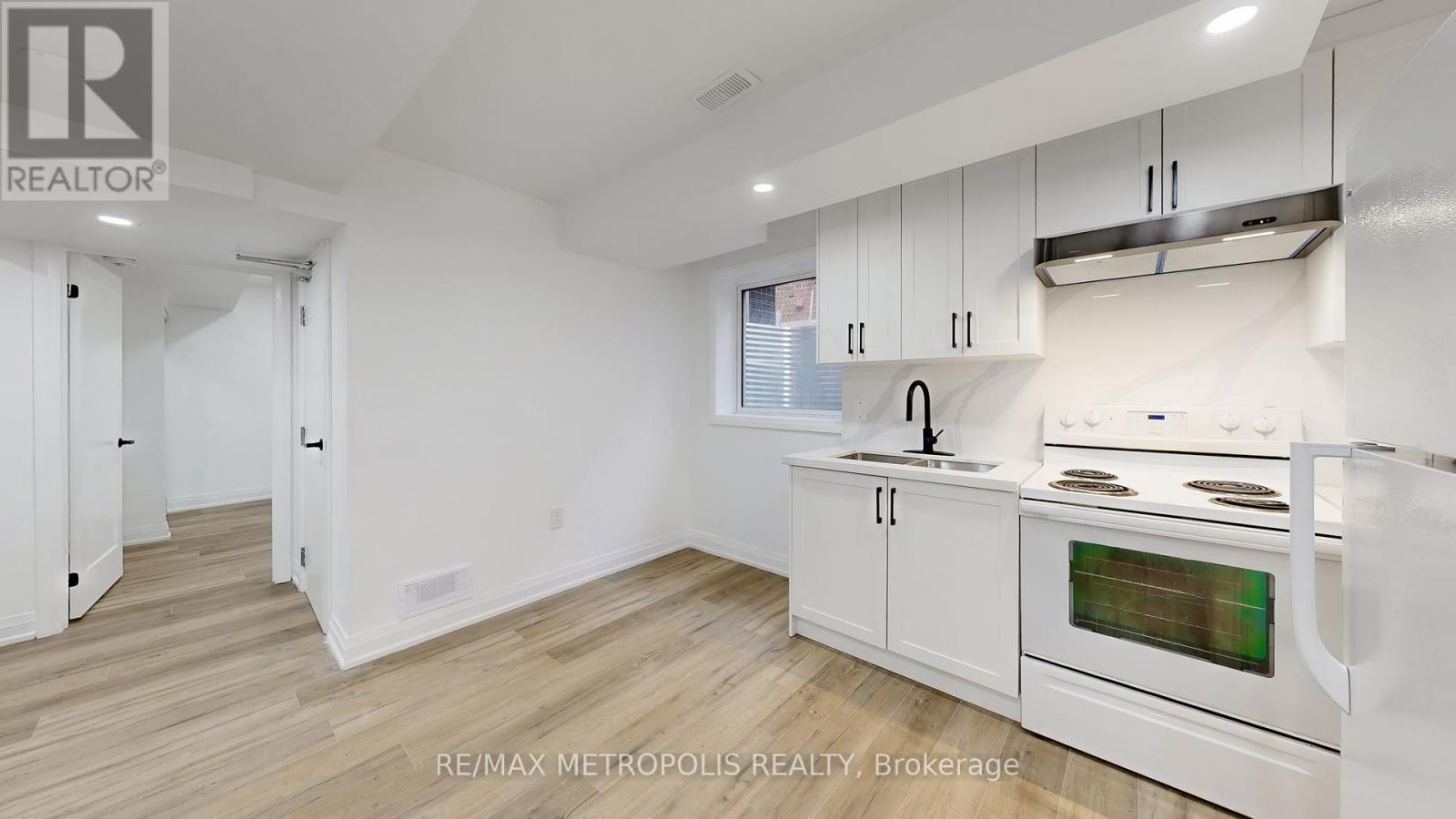 81 Sedgemount Drive, Toronto, ON - Indoor Photo Showing Kitchen