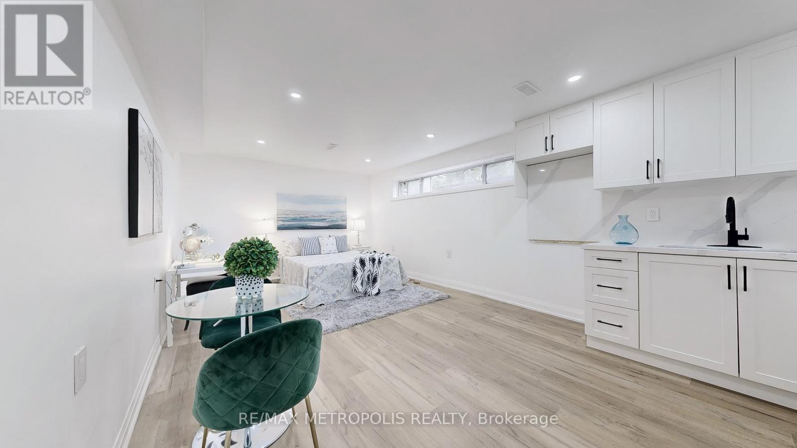 81 Sedgemount Drive, Toronto, ON - Indoor