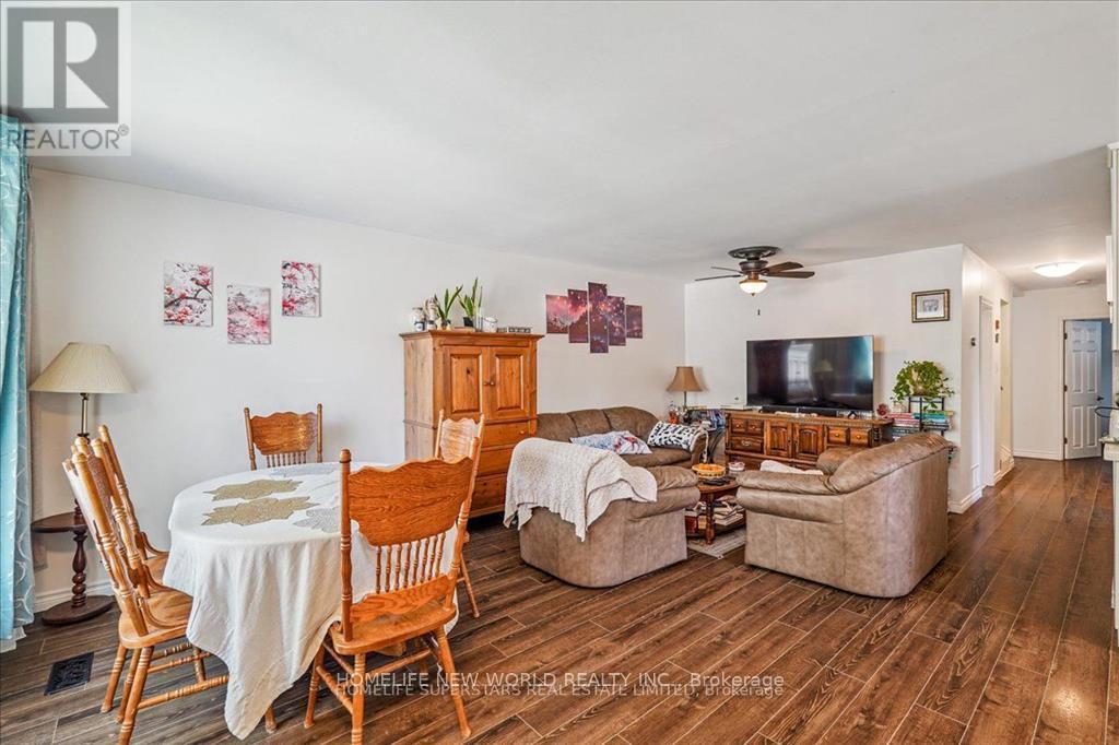 Upper - 47 Davis Road, Aurora, ON - Indoor Photo Showing Living Room