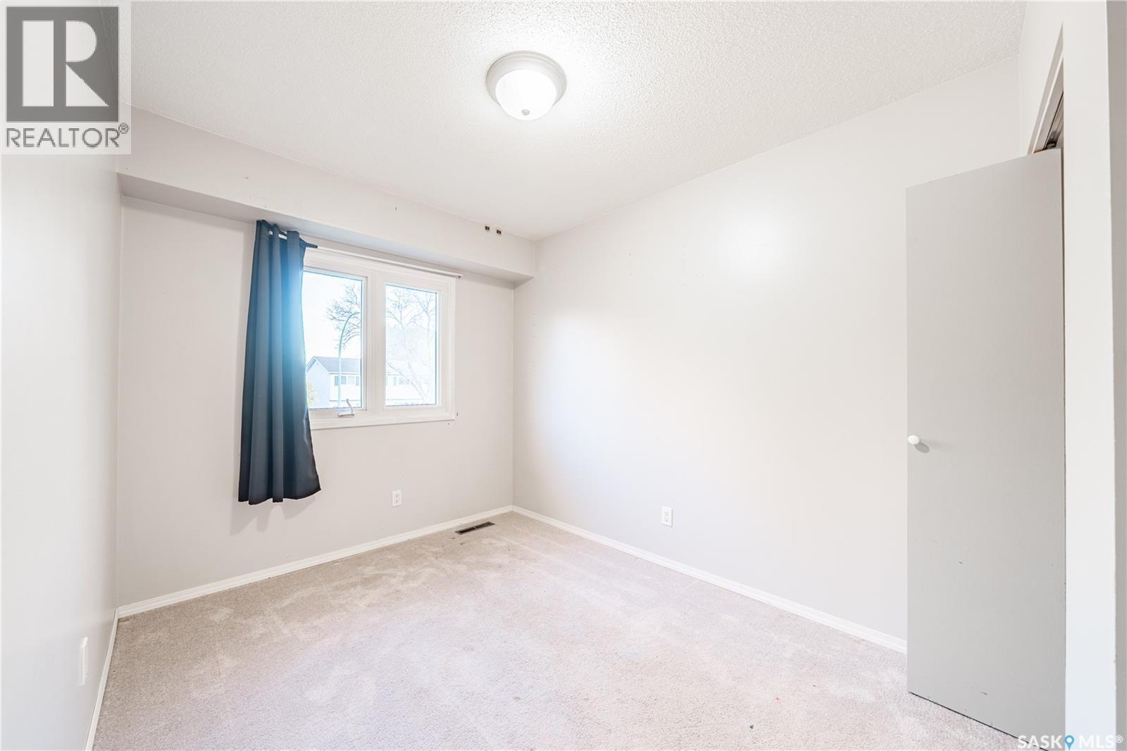 406 Royal Street, Regina, SK - Indoor Photo Showing Other Room