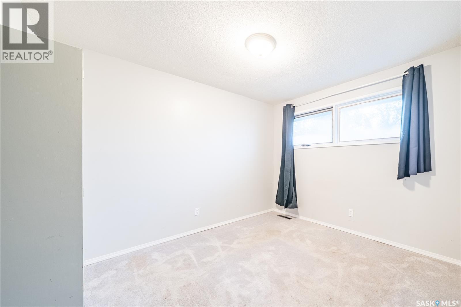 406 Royal Street, Regina, SK - Indoor
