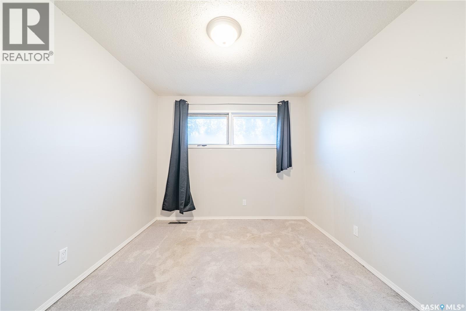 406 Royal Street, Regina, SK - Indoor Photo Showing Other Room