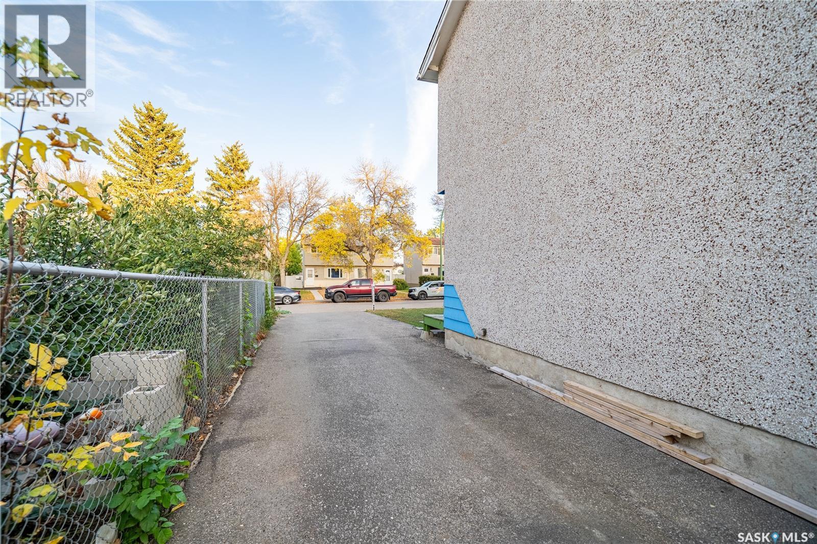 406 Royal Street, Regina, SK - Outdoor