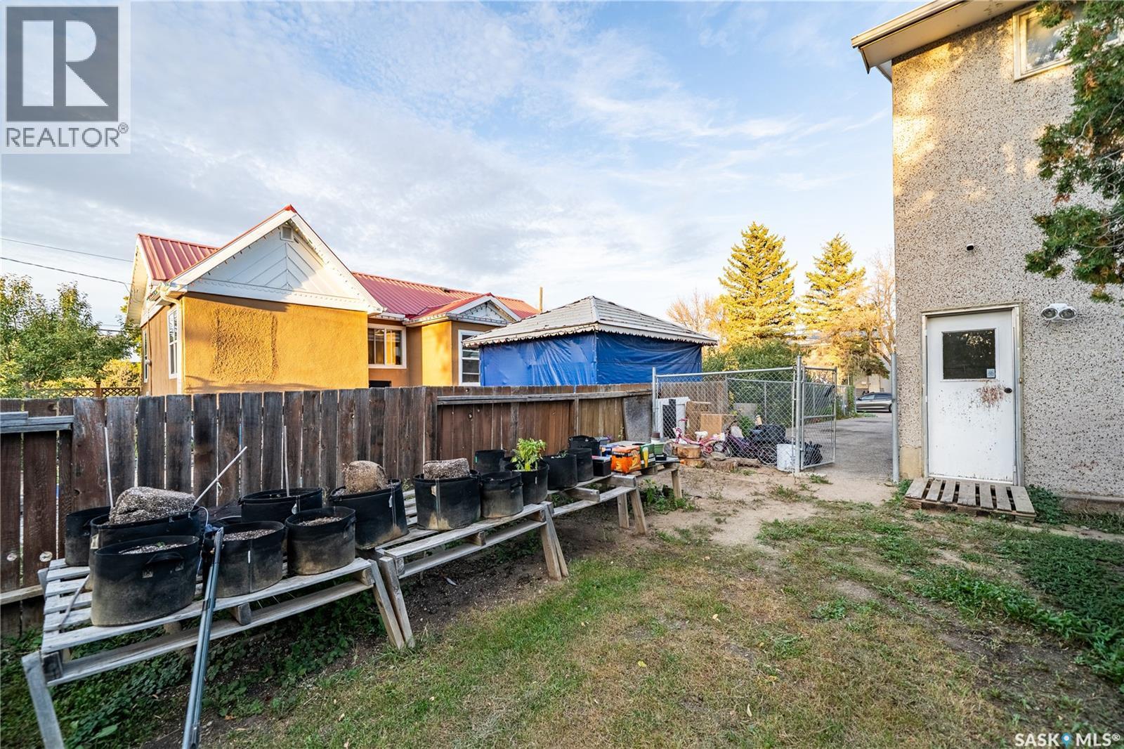 406 Royal Street, Regina, SK - Outdoor