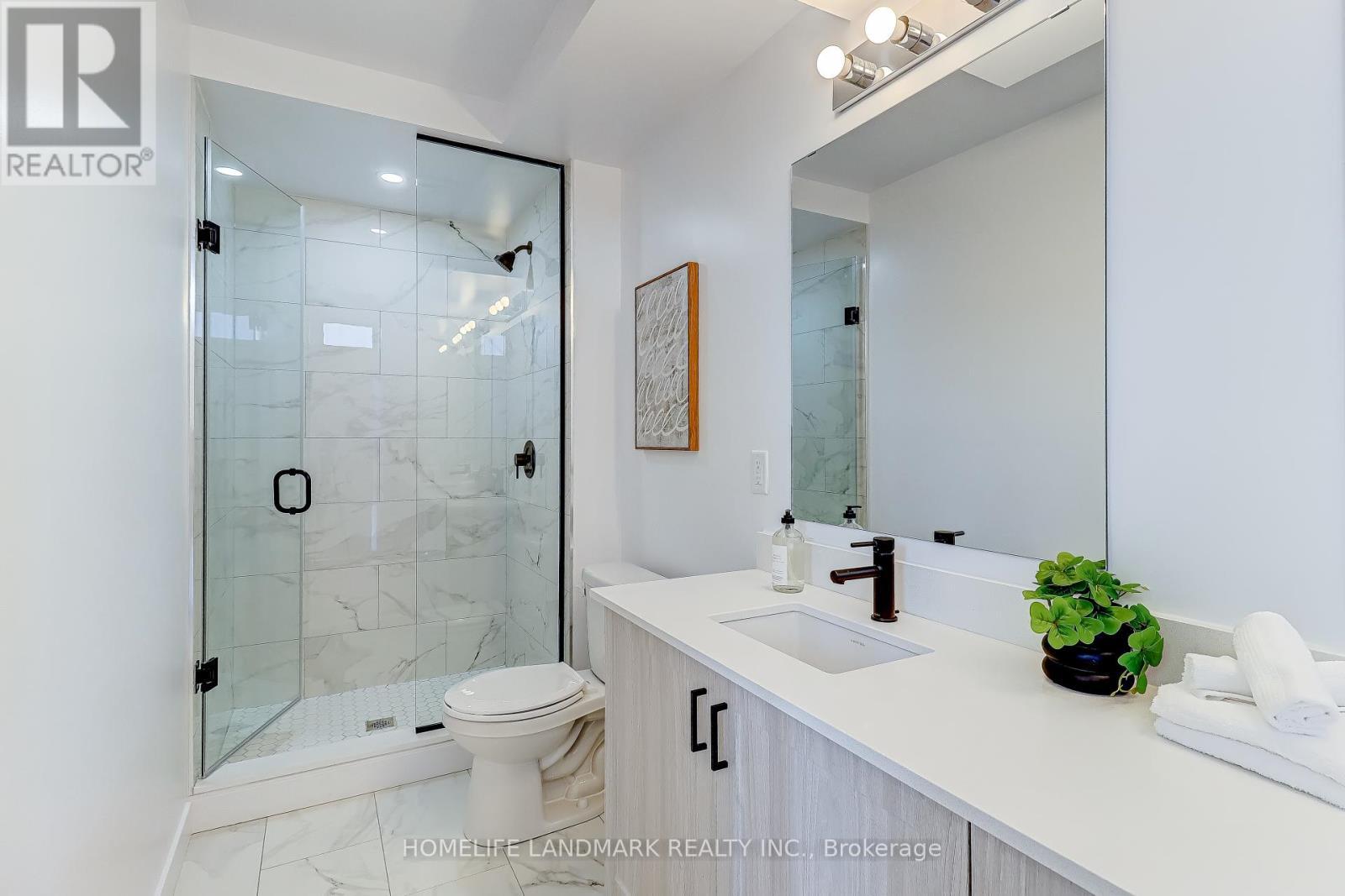 31 Bancroft Lane, Richmond Hill, ON - Indoor Photo Showing Bathroom