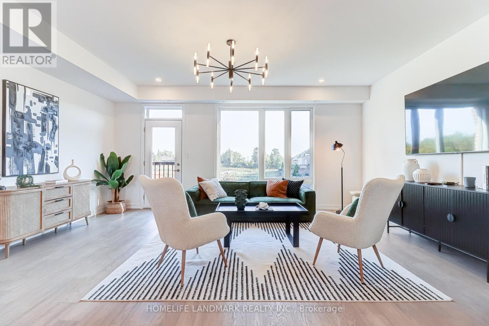 31 Bancroft Lane, Richmond Hill, ON - Indoor Photo Showing Living Room