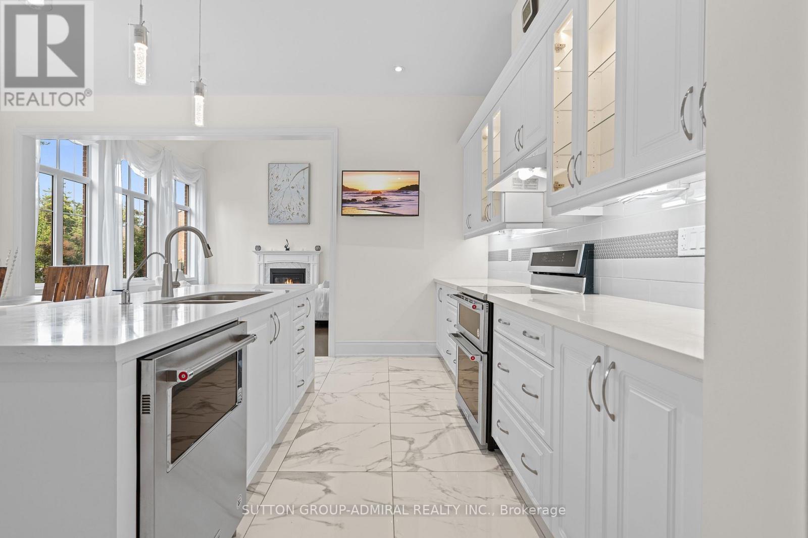 1 Redmond Crescent, Springwater, ON - Indoor Photo Showing Kitchen