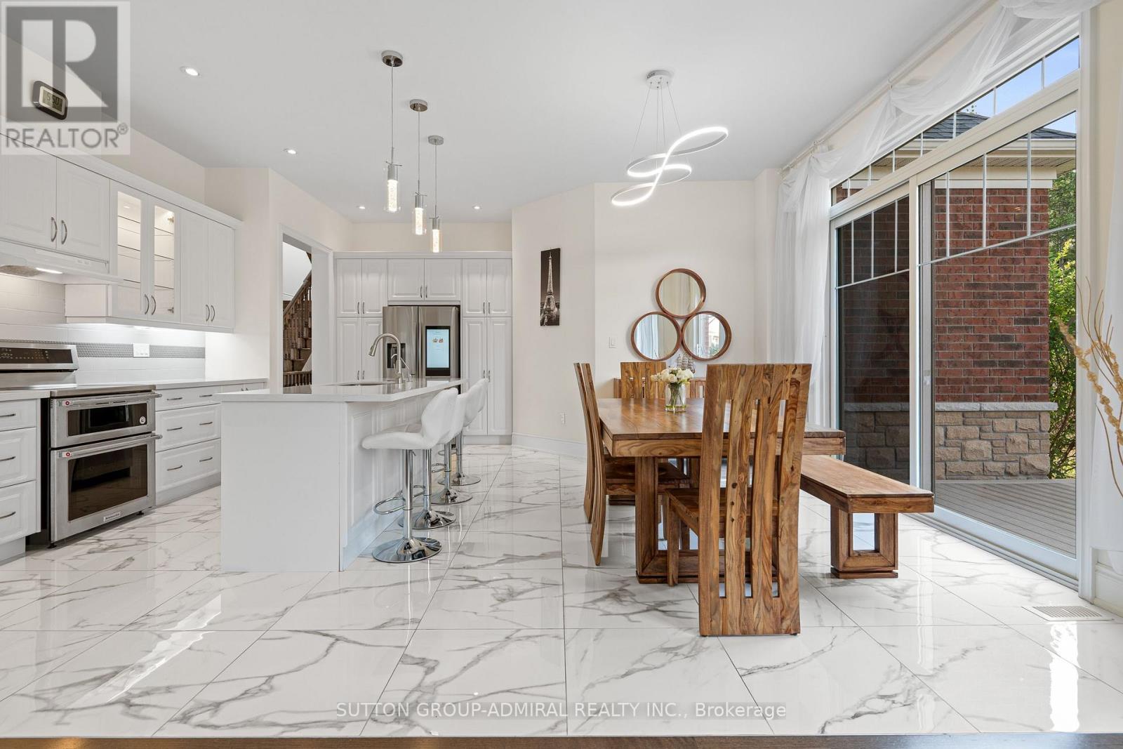 1 Redmond Crescent, Springwater, ON - Indoor Photo Showing Kitchen With Upgraded Kitchen