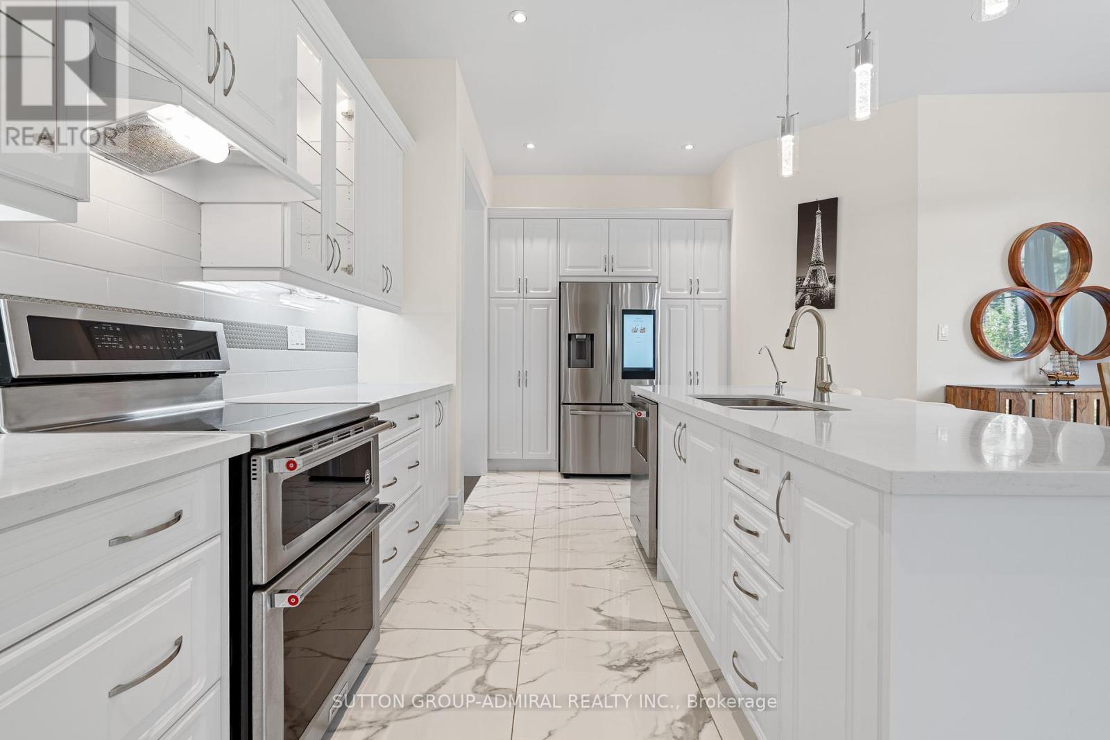 1 Redmond Crescent, Springwater, ON - Indoor Photo Showing Kitchen With Upgraded Kitchen