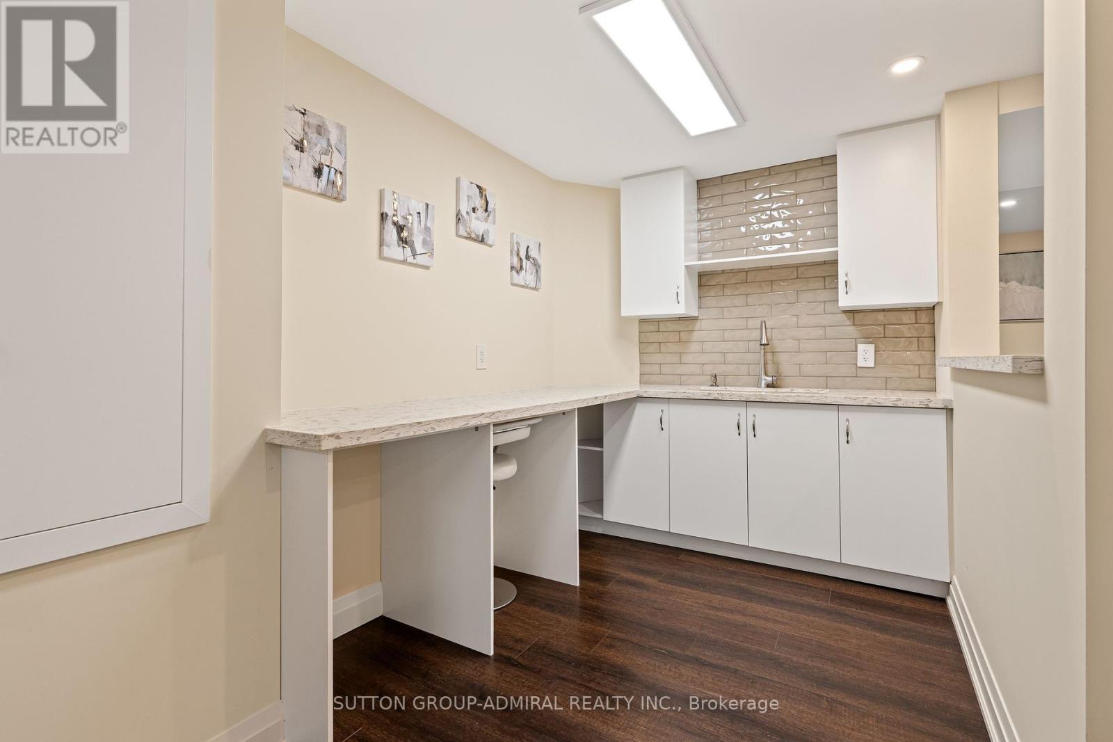 1 Redmond Crescent, Springwater, ON - Indoor Photo Showing Kitchen