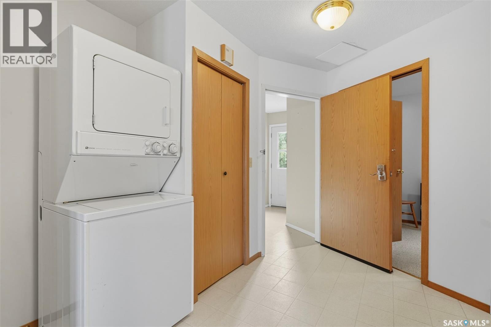 5 412 Lake Avenue, Manitou Beach, SK - Indoor Photo Showing Laundry Room
