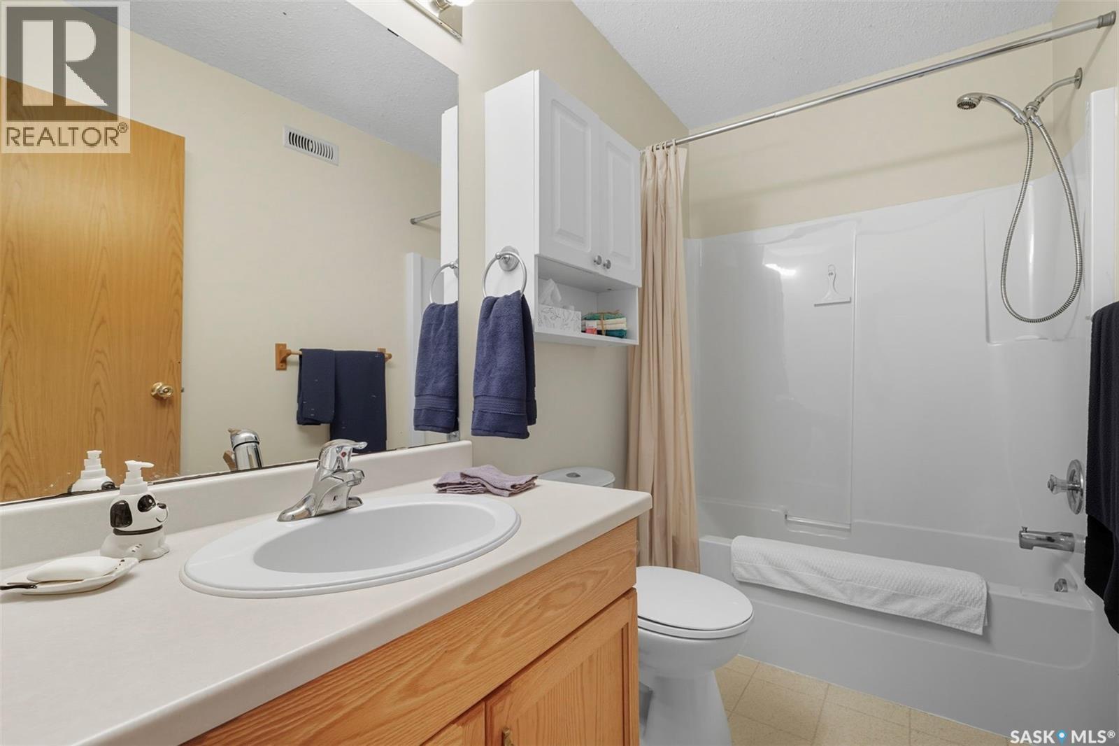 5 412 Lake Avenue, Manitou Beach, SK - Indoor Photo Showing Bathroom