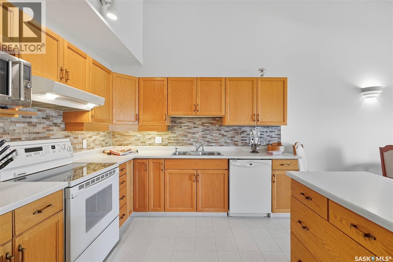 5 412 Lake Avenue, Manitou Beach, SK - Indoor Photo Showing Kitchen With Double Sink