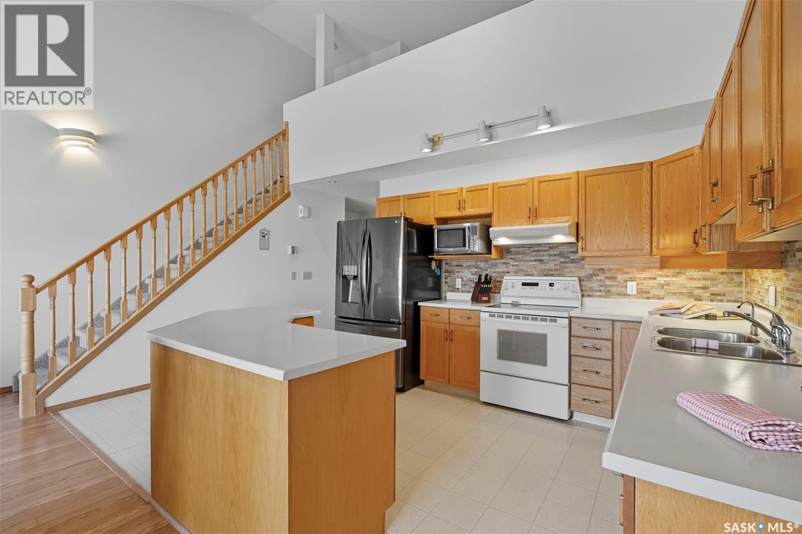 5 412 Lake Avenue, Manitou Beach, SK - Indoor Photo Showing Kitchen With Double Sink