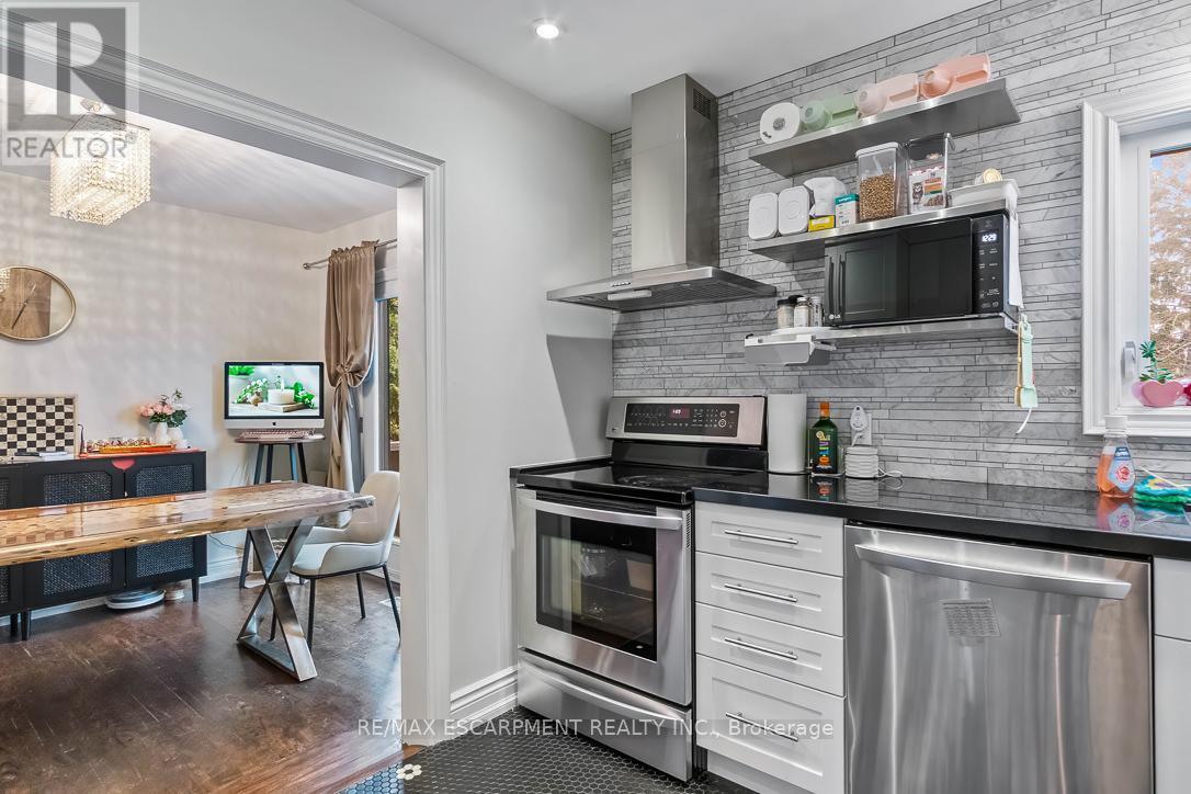 561 Wingrove Crescent, Oakville, ON - Indoor Photo Showing Kitchen