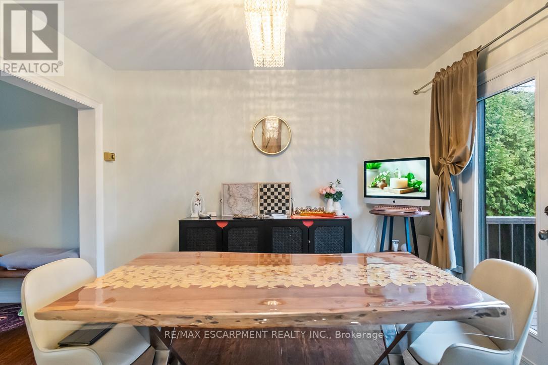 561 Wingrove Crescent, Oakville, ON - Indoor Photo Showing Dining Room