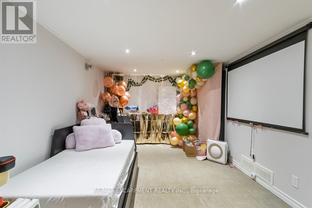 561 Wingrove Crescent, Oakville, ON - Indoor