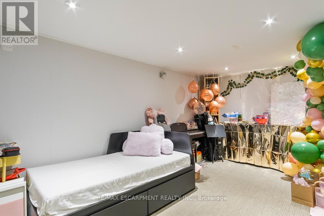 561 Wingrove Crescent, Oakville, ON - Indoor Photo Showing Bedroom