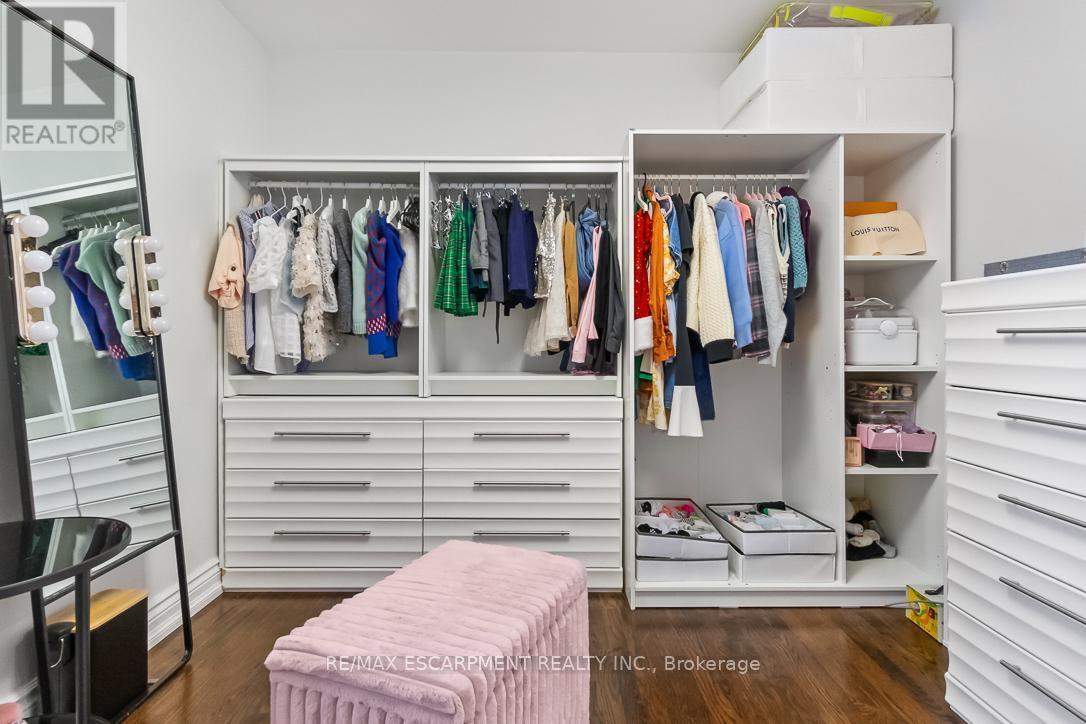 561 Wingrove Crescent, Oakville, ON - Indoor With Storage