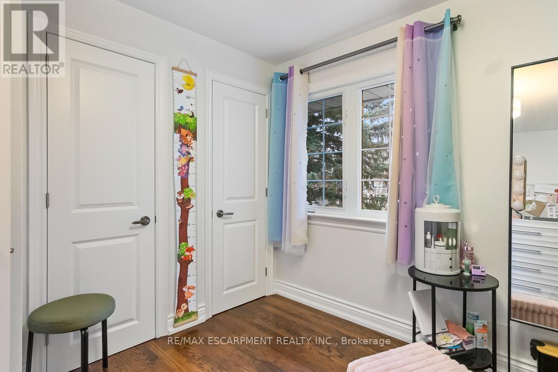 561 Wingrove Crescent, Oakville, ON - Indoor