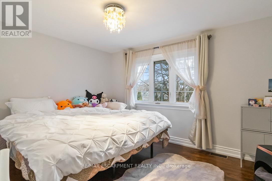 561 Wingrove Crescent, Oakville, ON - Indoor Photo Showing Bedroom