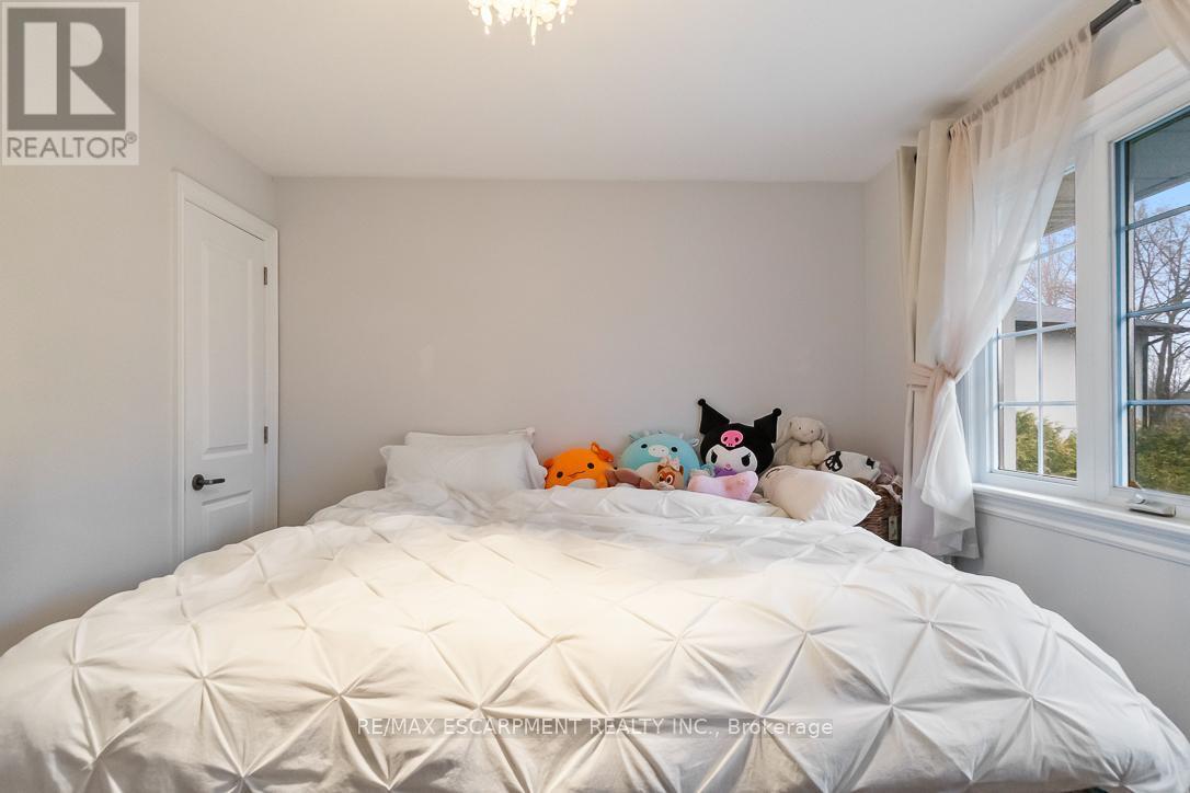 561 Wingrove Crescent, Oakville, ON - Indoor Photo Showing Bedroom